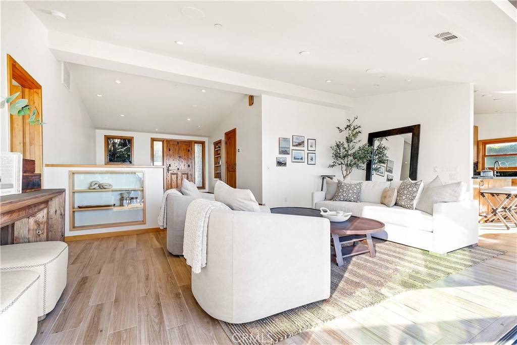 Laguna Beach, CA 92651,206 Grandview ST