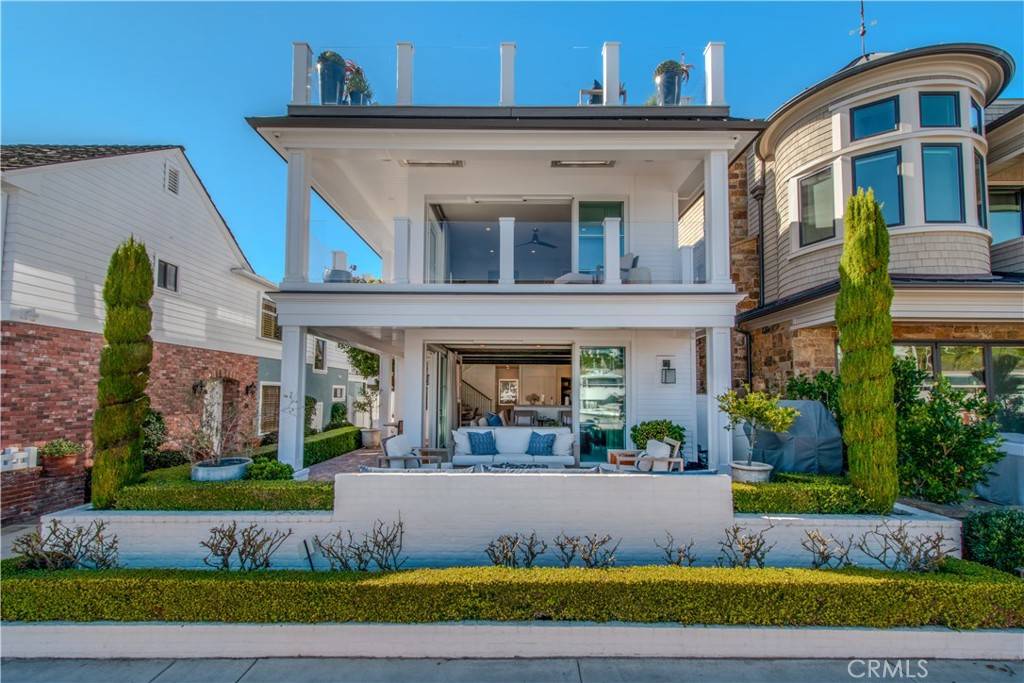 Newport Beach, CA 92662,317 E Bay Front