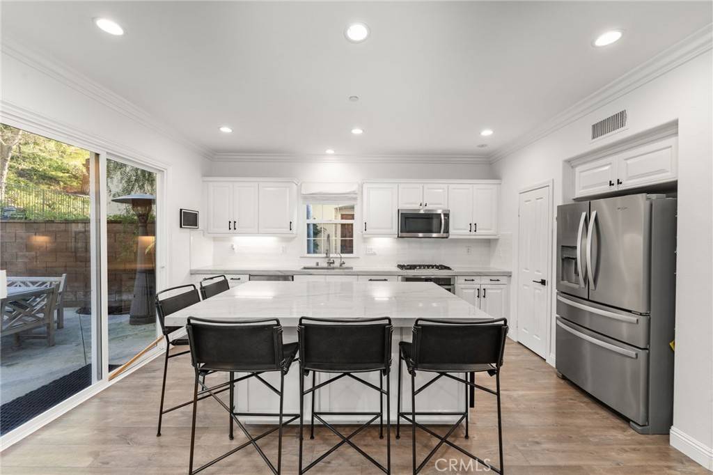 Irvine, CA 92603,10 BOWER TREE