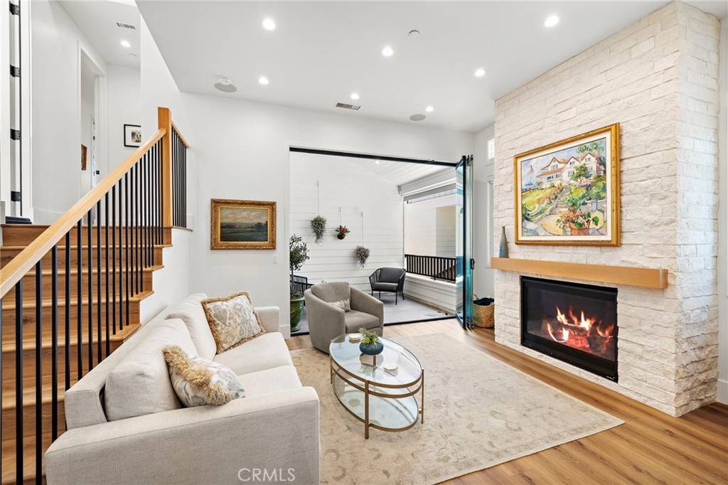 Corona Del Mar, CA 92625,611 Jasmine