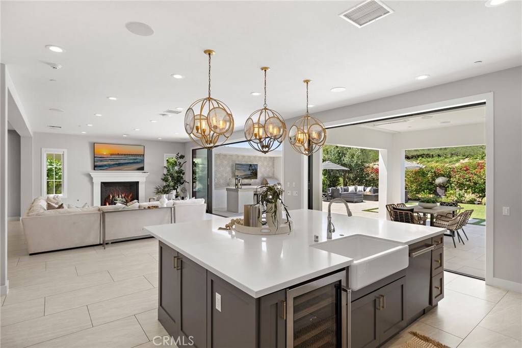 Irvine, CA 92618,93 Interstellar