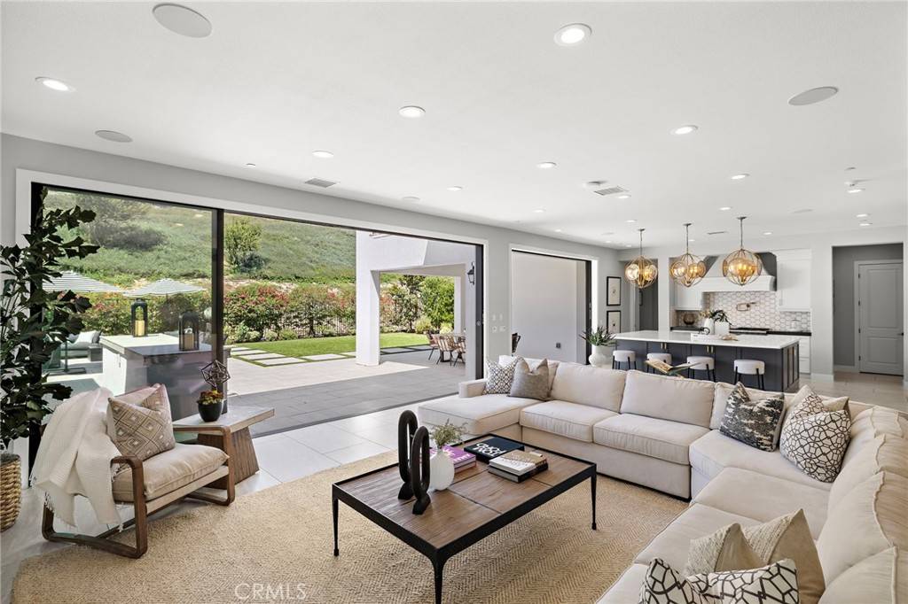 Irvine, CA 92618,93 Interstellar