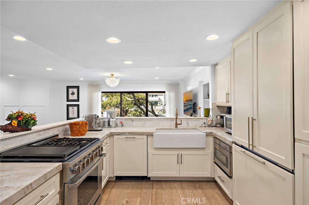 Newport Beach, CA 92663,12 Encore CT