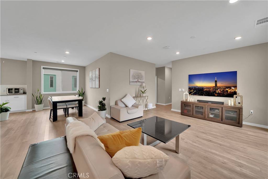 Irvine, CA 92612,203 Bowery