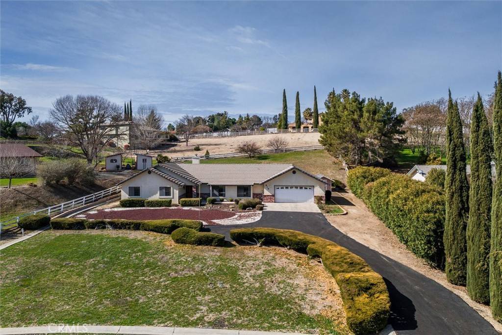 Paso Robles, CA 93446,915 Rolling Hills RD