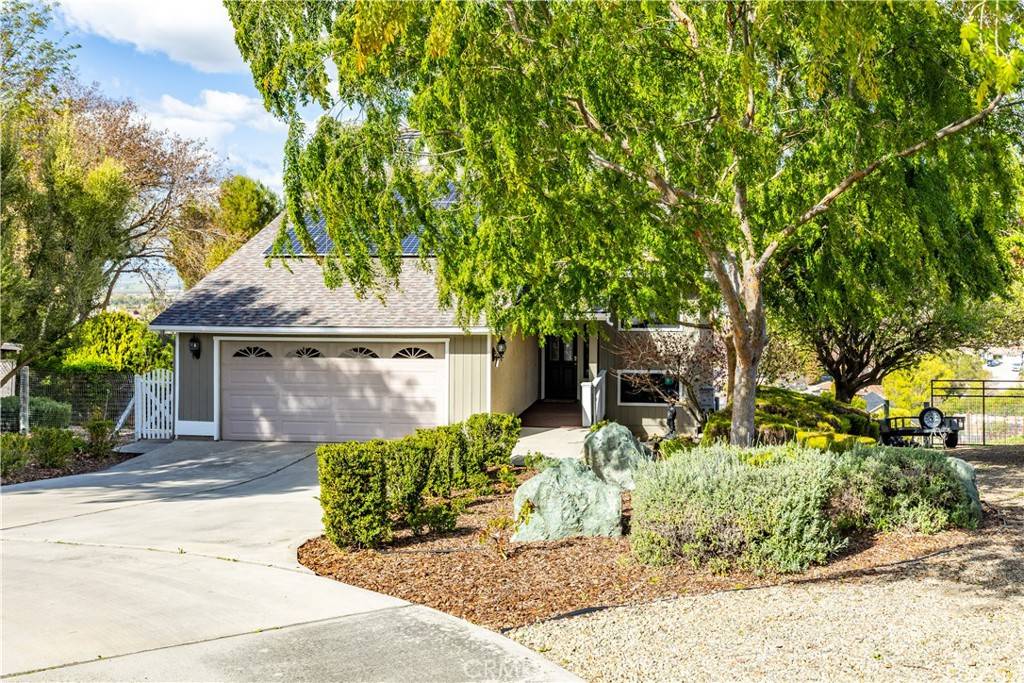 Paso Robles, CA 93446,940 Walnut DR