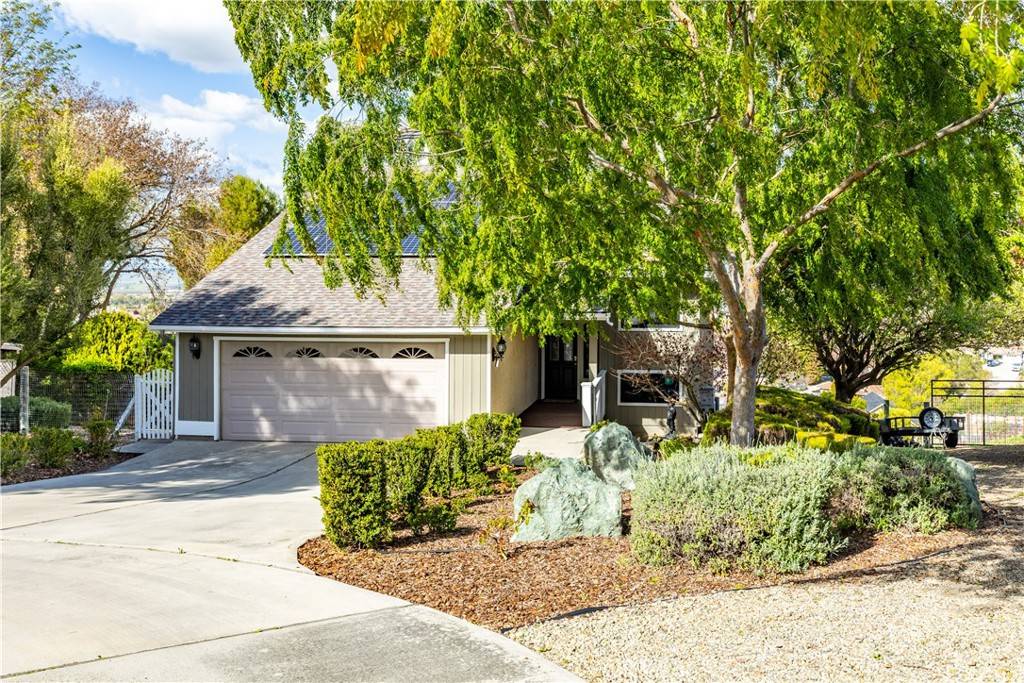 Paso Robles, CA 93446,940 Walnut DR