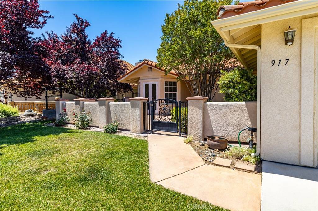 Paso Robles, CA 93446,917 Saint Ann