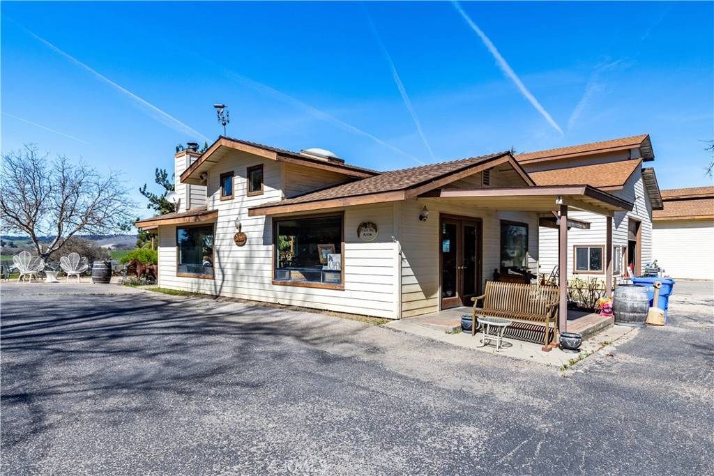 Paso Robles, CA 93446,2023 Twelve Oaks DR