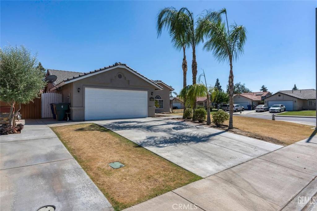 Bakersfield, CA 93313,5915 Twin Lakes DR