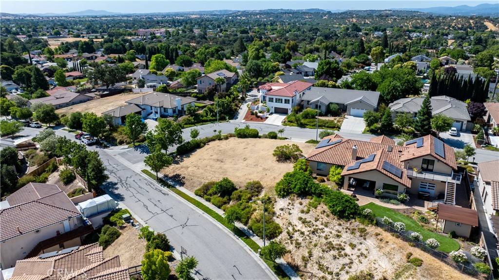 Paso Robles, CA 93446,594 Red Cloud RD