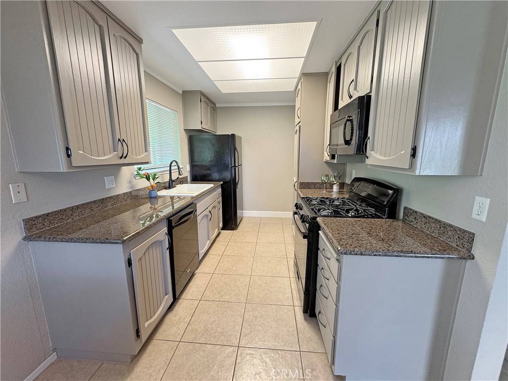 Paso Robles, CA 93446,128 Flag WAY #A
