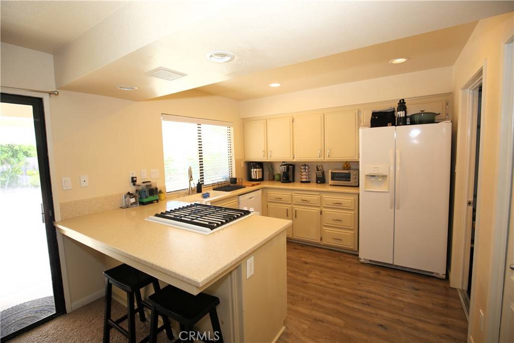 Paso Robles, CA 93446,900 Evert CT