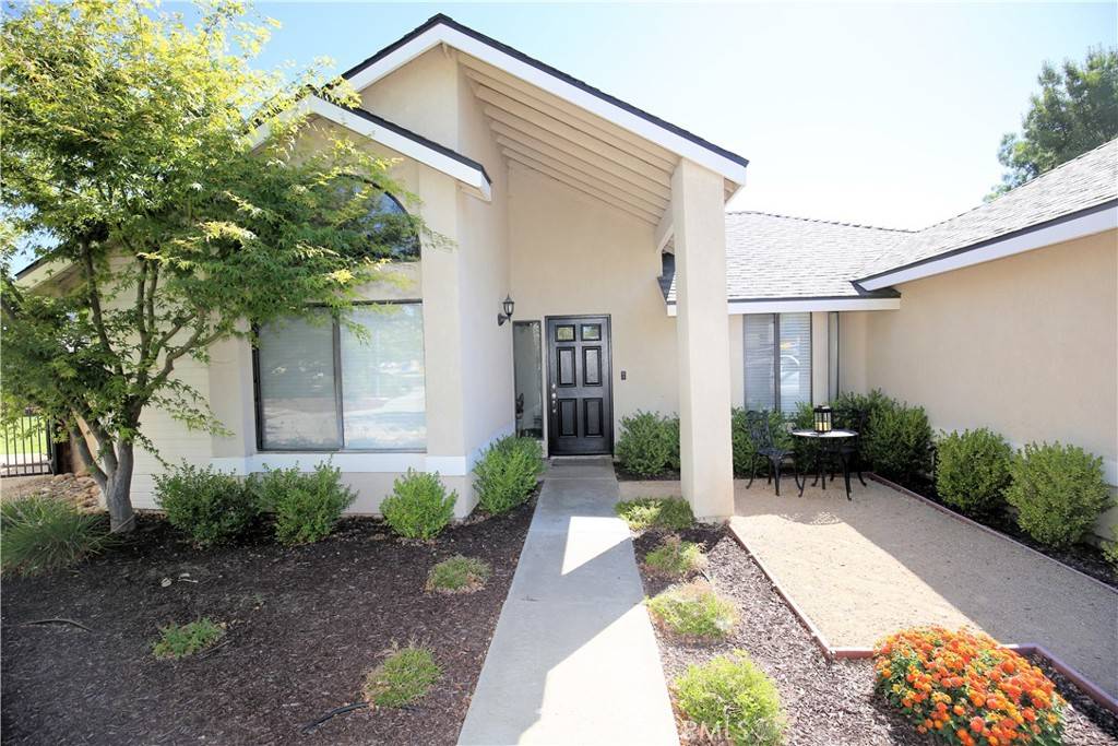 Paso Robles, CA 93446,900 Evert CT