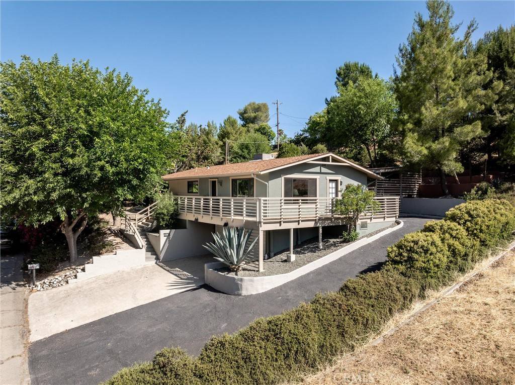 Paso Robles, CA 93446,325 Fairview LN
