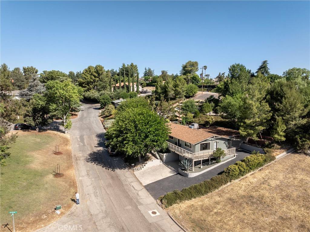Paso Robles, CA 93446,325 Fairview LN