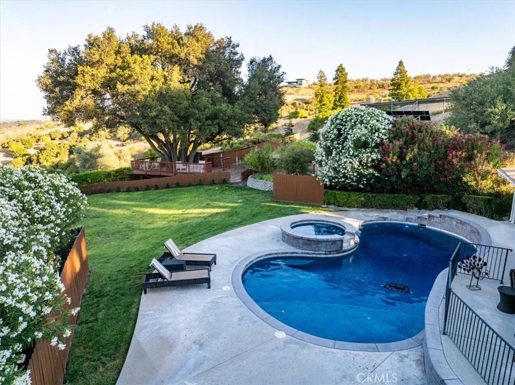Paso Robles, CA 93446,889 W 4th ST