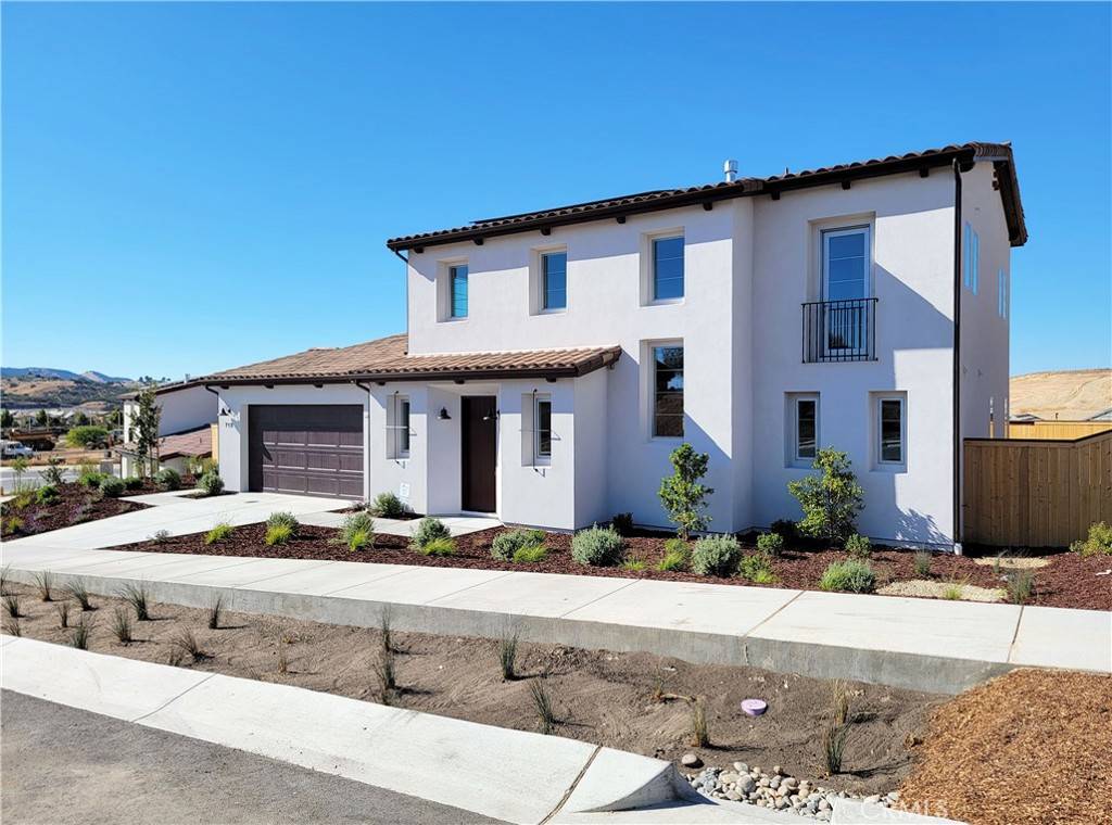 Paso Robles, CA 93446,713 Manor LN