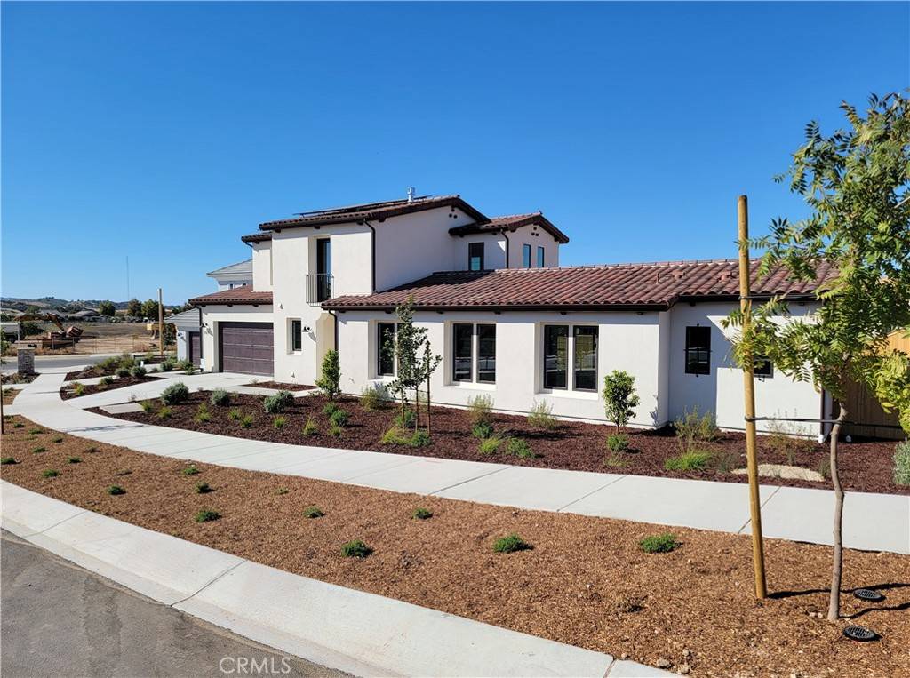 Paso Robles, CA 93446,707 Manor LN