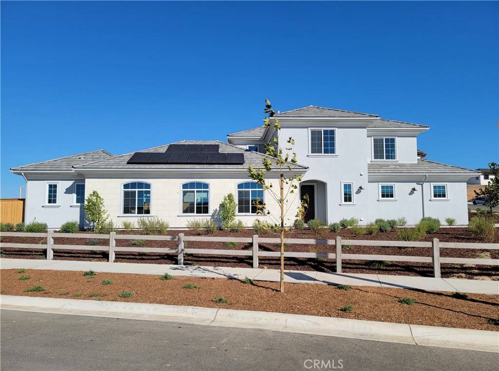 Paso Robles, CA 93446,701 Manor LN