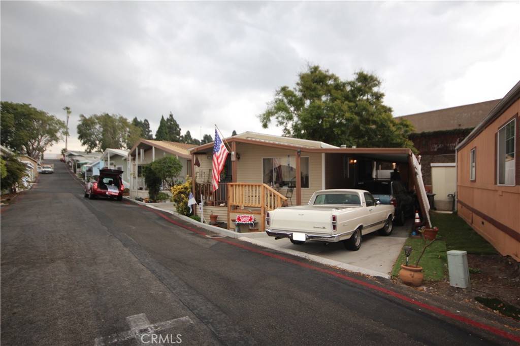 Huntington Beach, CA 92647,17261 Gothard ST #68