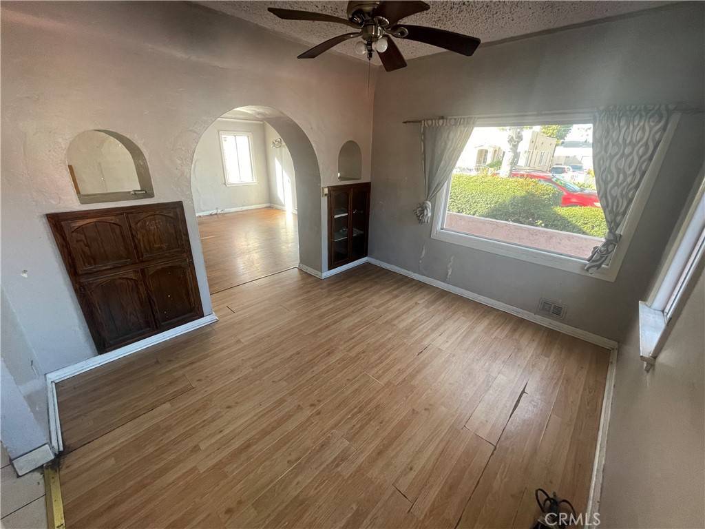 Long Beach, CA 90805,412 E Platt ST