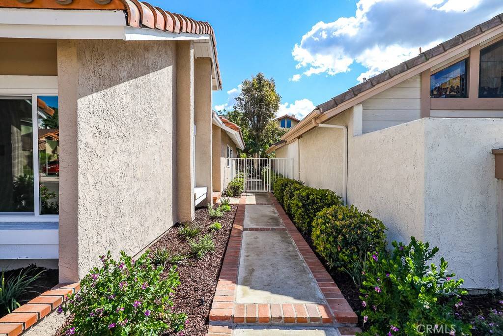 Irvine, CA 92620,26 Lucero W