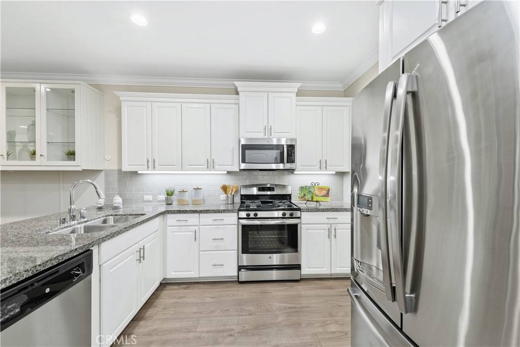 Irvine, CA 92620,122 Rose Arch