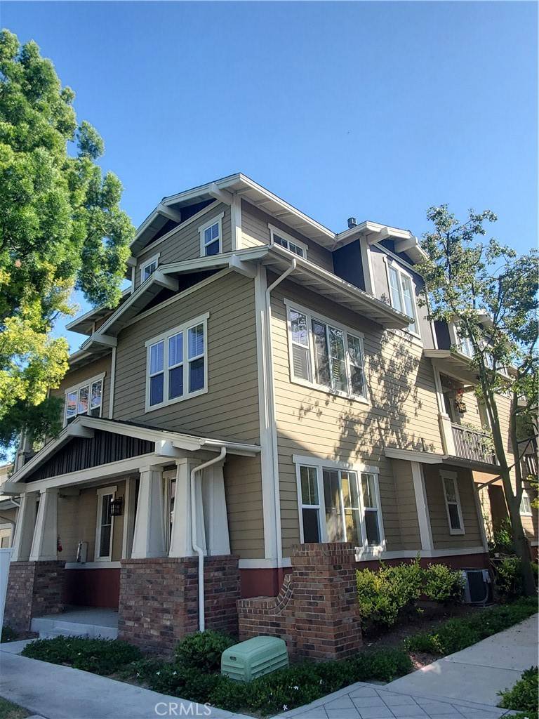 Tustin, CA 92782,342 Flyers LN