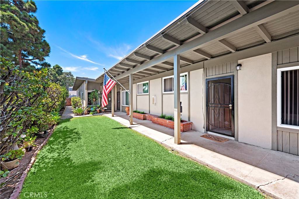 Costa Mesa, CA 92626,101 CLEARBROOK LN