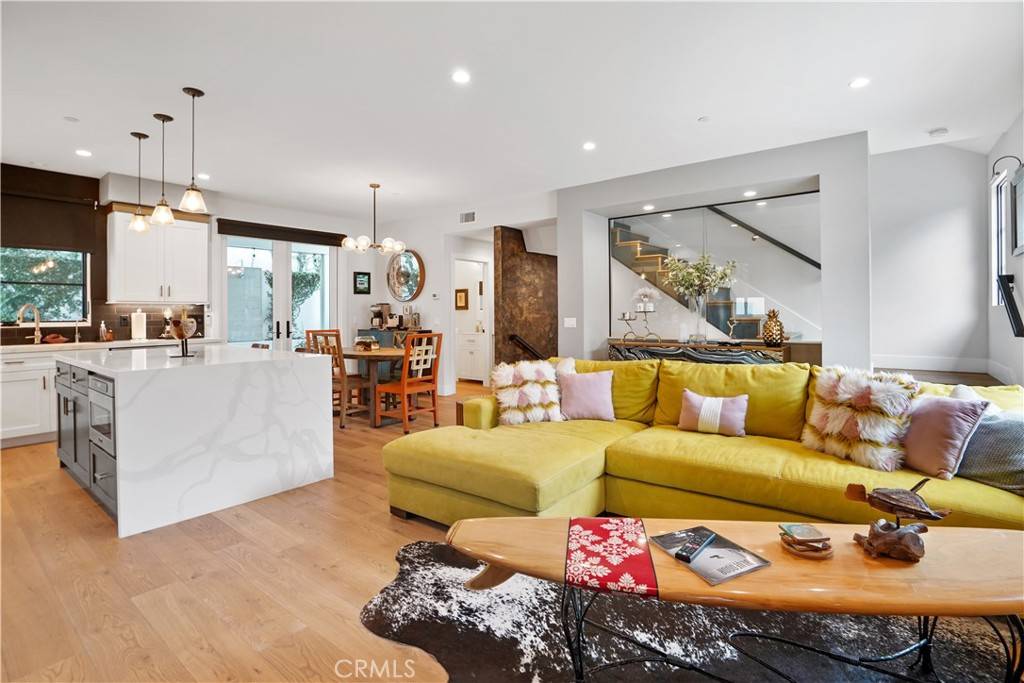 Corona Del Mar, CA 92625,3131 Bayside DR