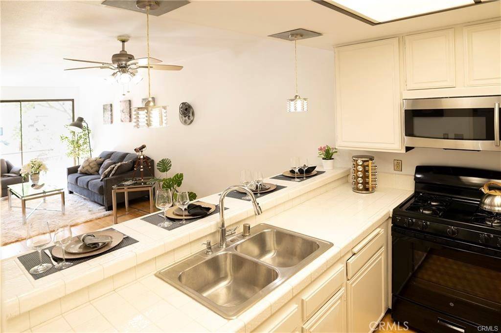 Los Angeles, CA 90068,3480 Barham BLVD #210