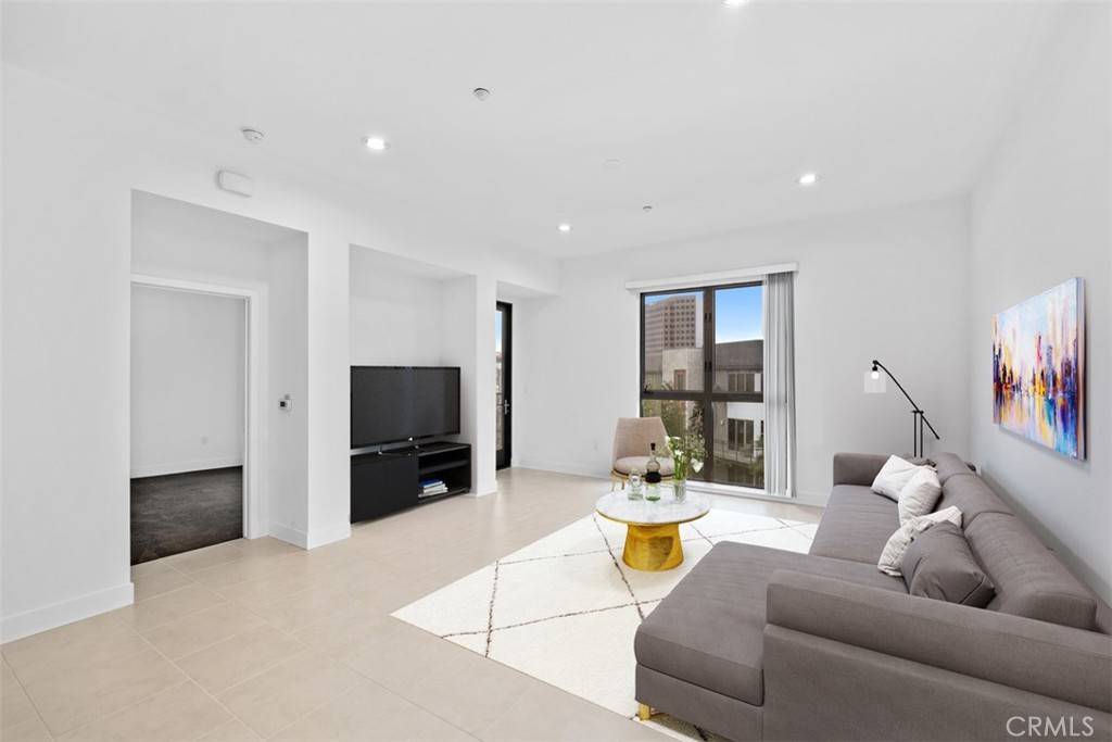 Irvine, CA 92612,402 Rockefeller #405