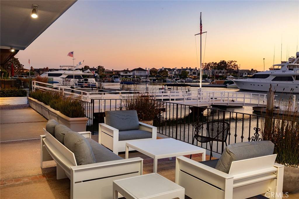 Newport Beach, CA 92660,153 Harbor Island RD