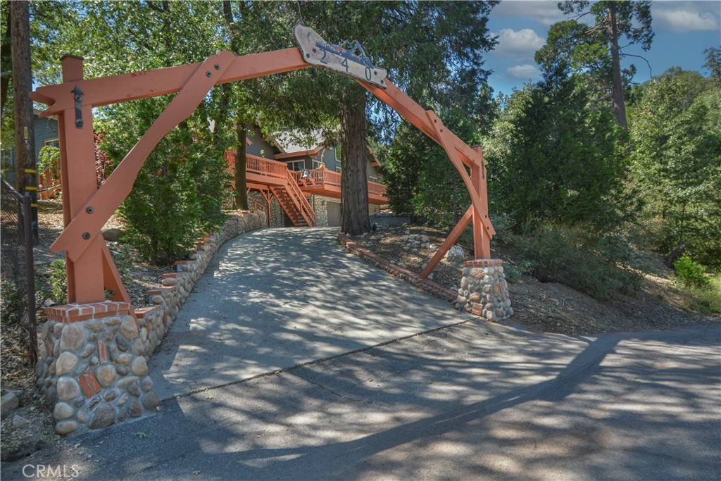 Twin Peaks, CA 92391,240 Chipmunk DR