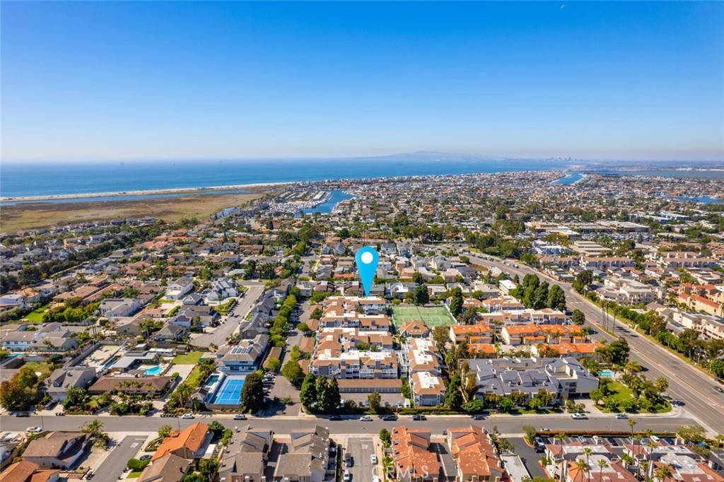 Huntington Beach, CA 92649,4682 Warner #B302