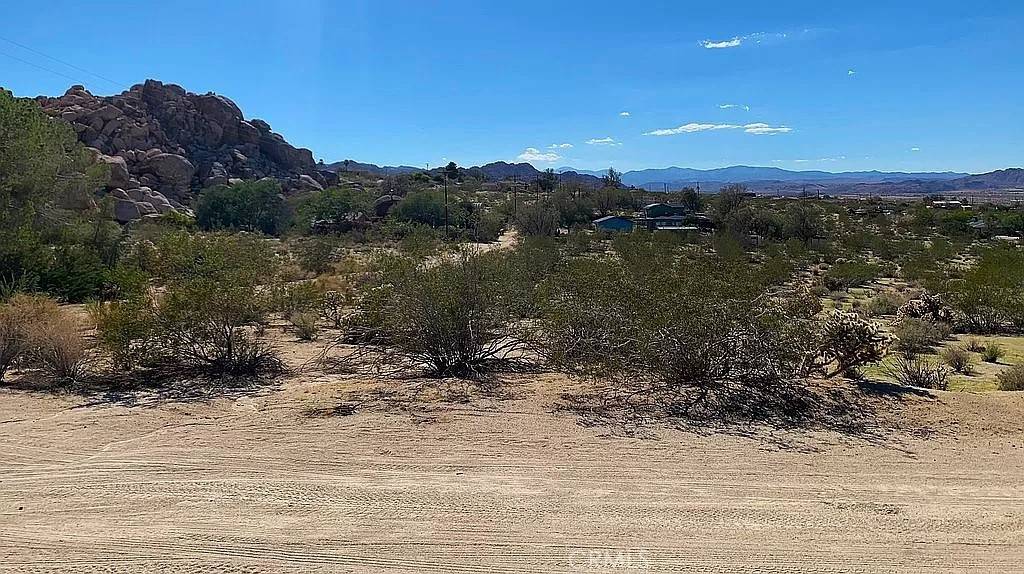 Joshua Tree, CA 92252,66058 Foothill DR