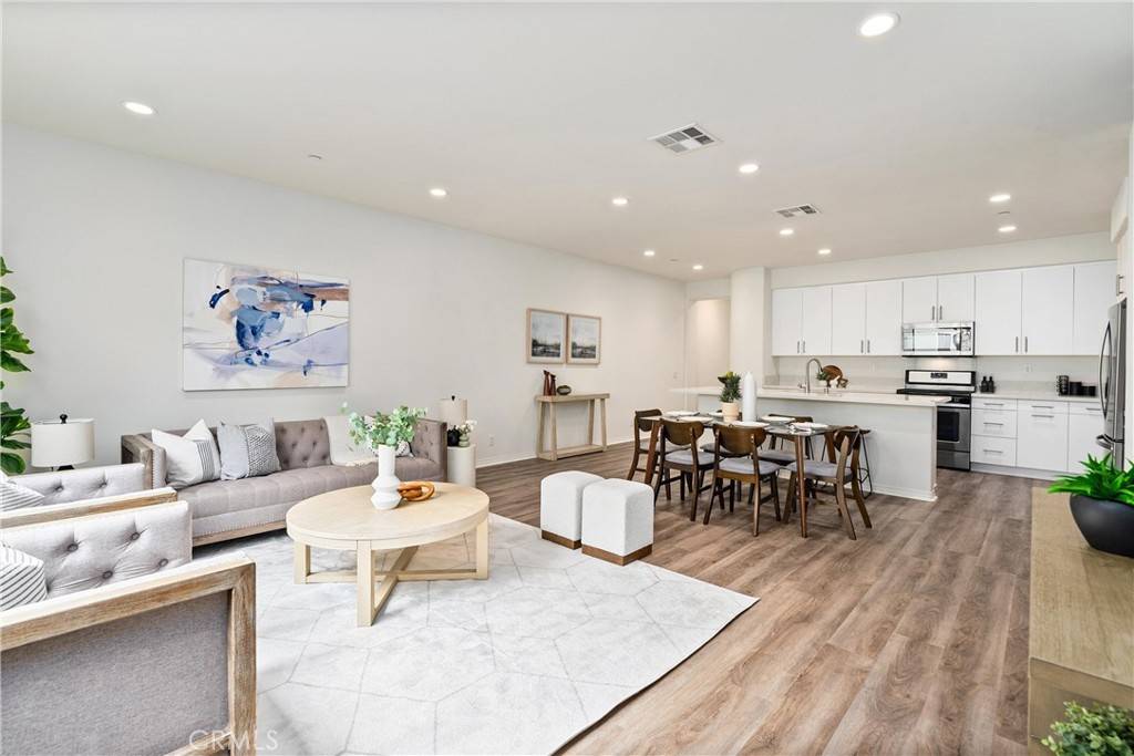 Anaheim, CA 92802,935 E Drapery LN