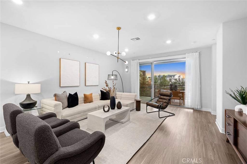 Irvine, CA 92618,214 Keeper
