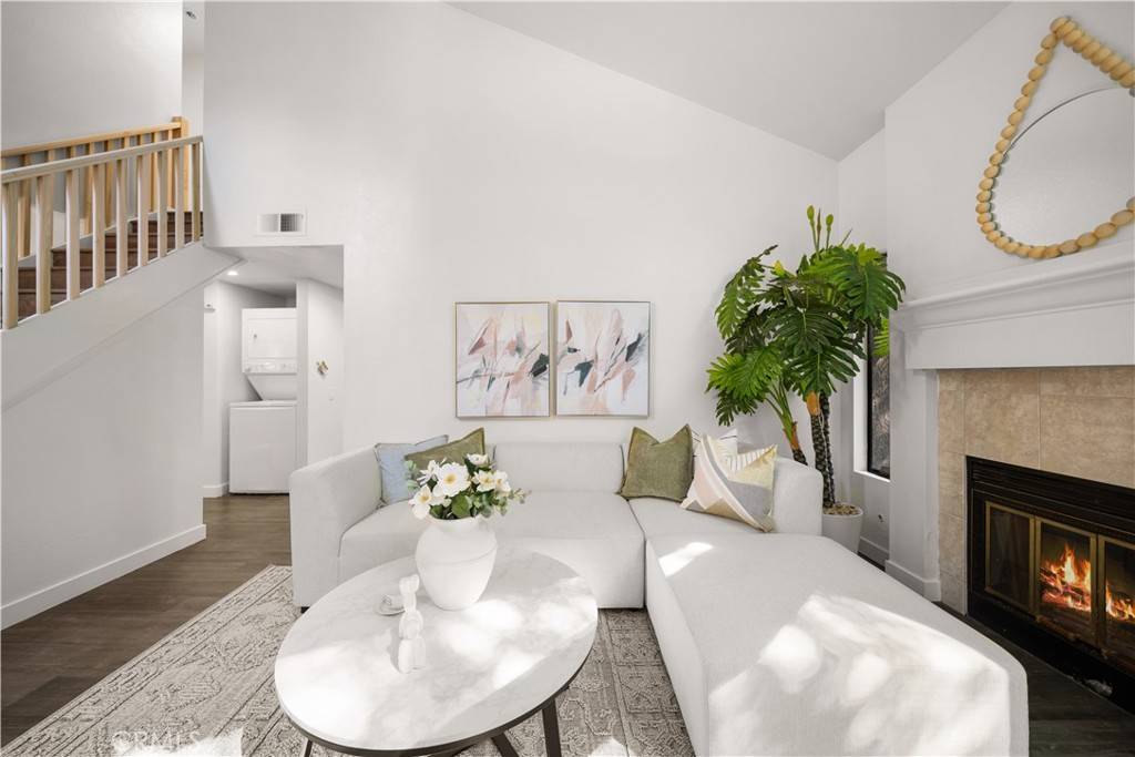 Irvine, CA 92606,406 Deerfield AVE #117