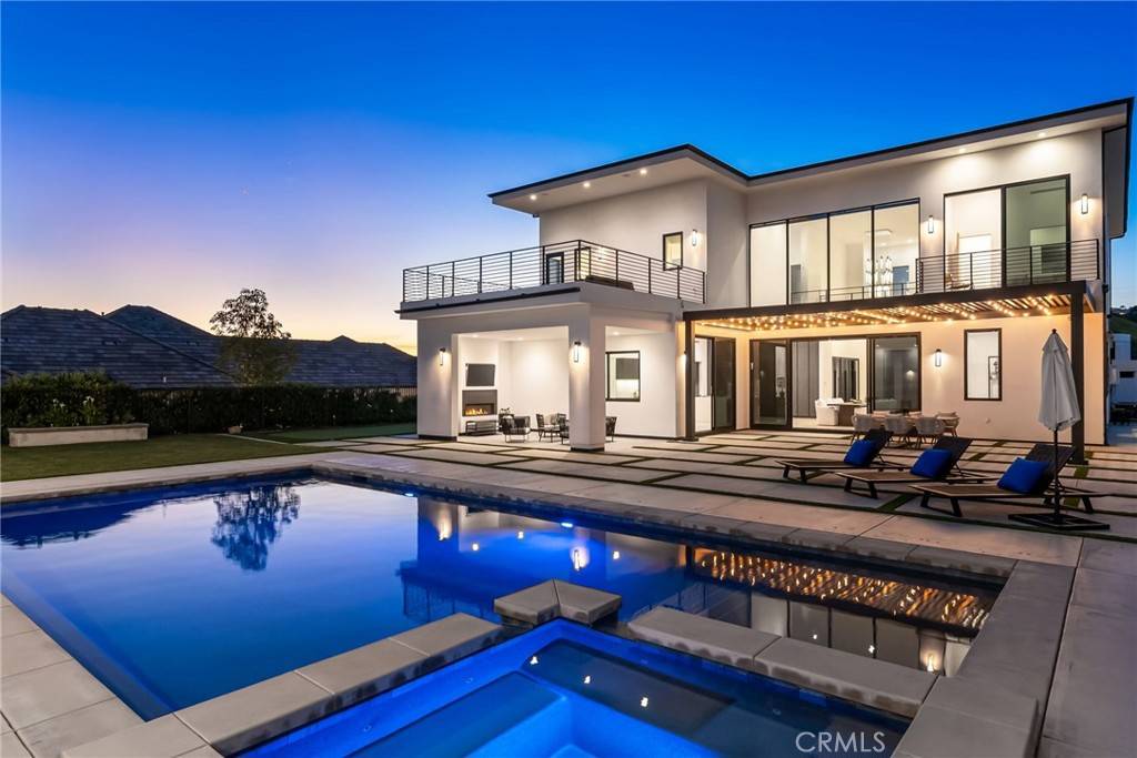 Villa Park, CA 92861,18852 Canyon Crest
