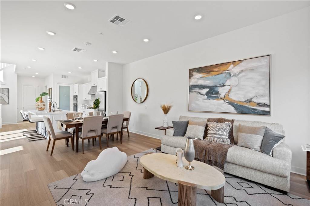 Irvine, CA 92618,307 Baluster