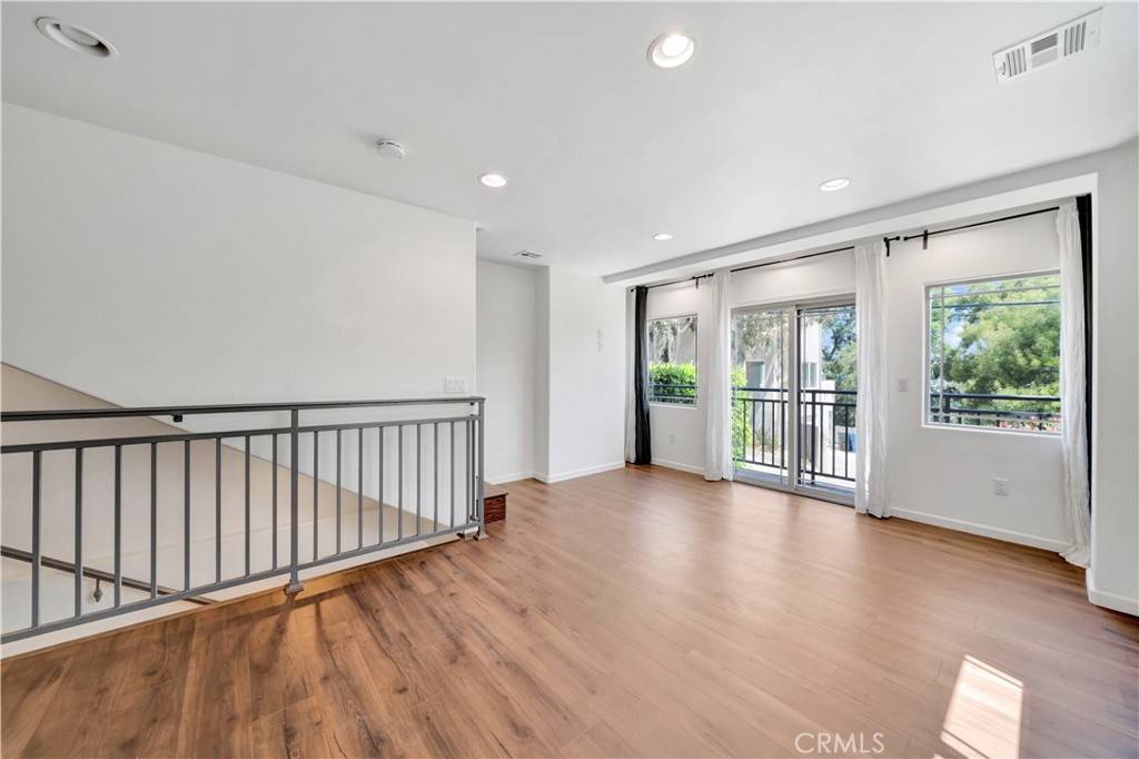 Los Angeles, CA 90068,6942 Woodrow Wilson DR