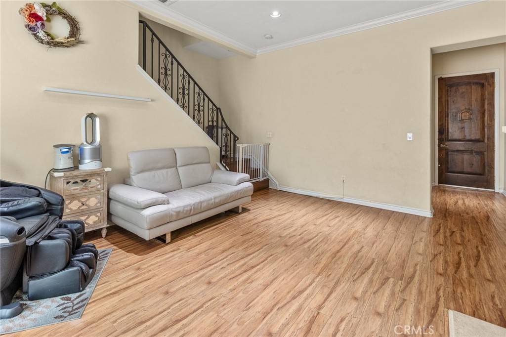 Tujunga, CA 91042,6920 Valmont ST #3