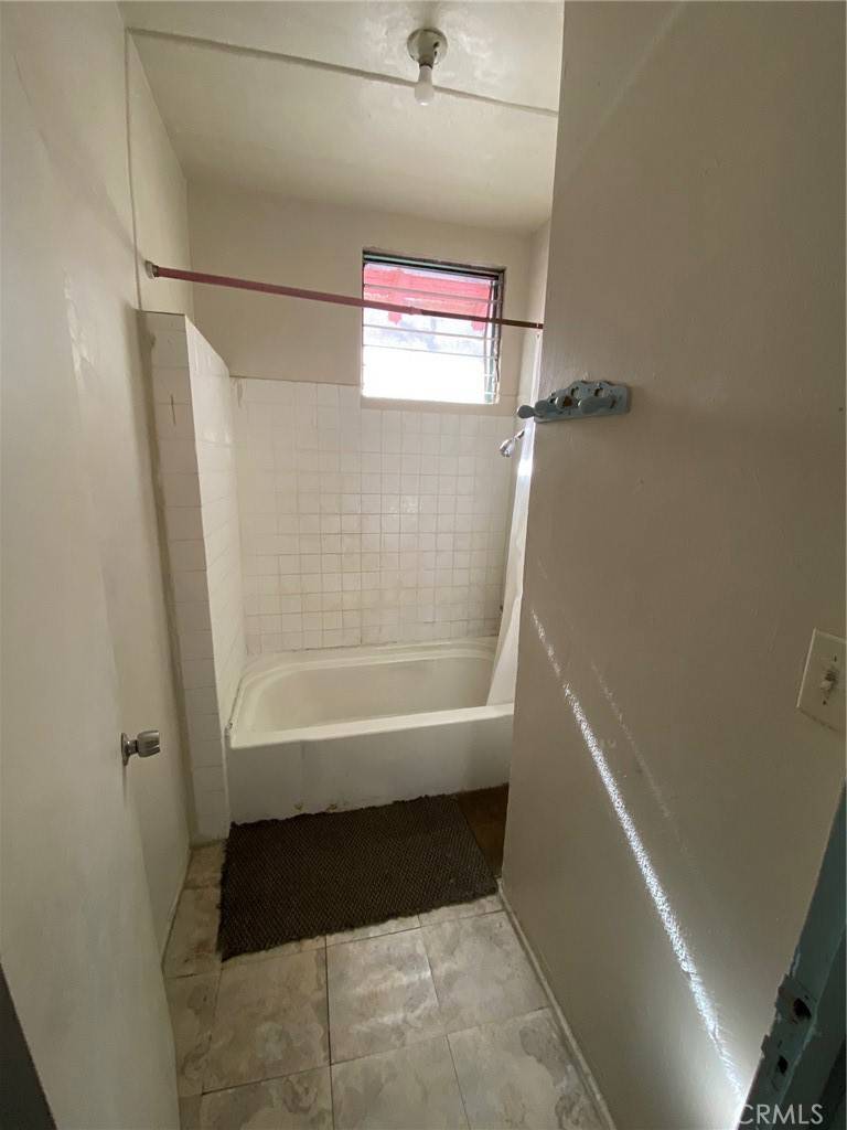 Los Angeles, CA 90006,1037 S Bonnie Brae ST