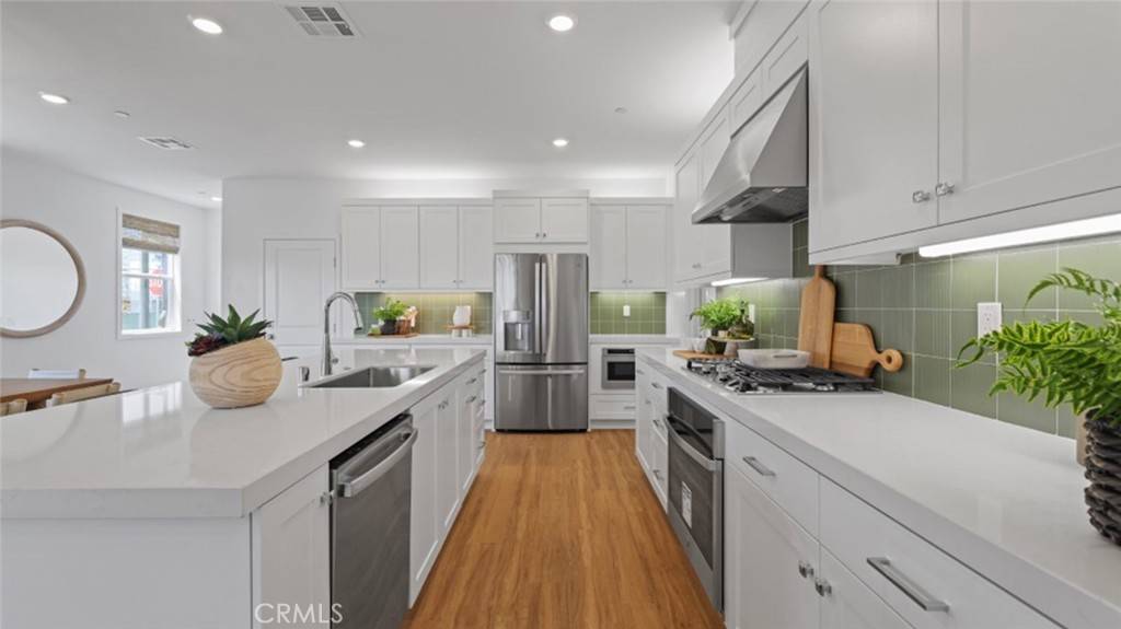 Santa Paula, CA 93060,409 Snowdrop LN