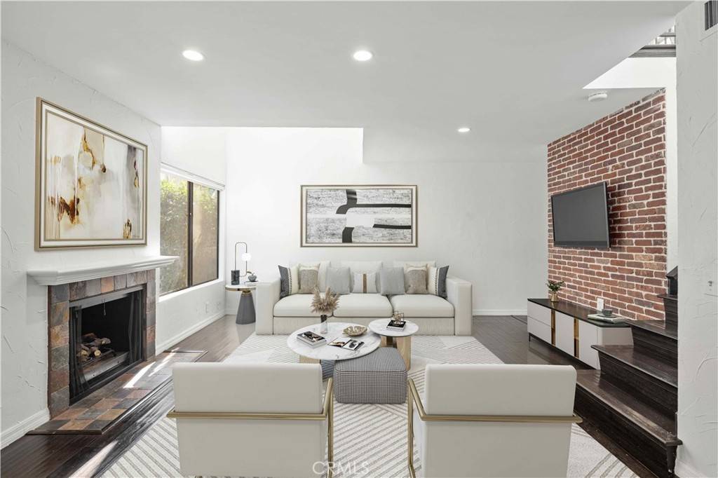 Agoura Hills, CA 91301,5291 Colodny DR #7