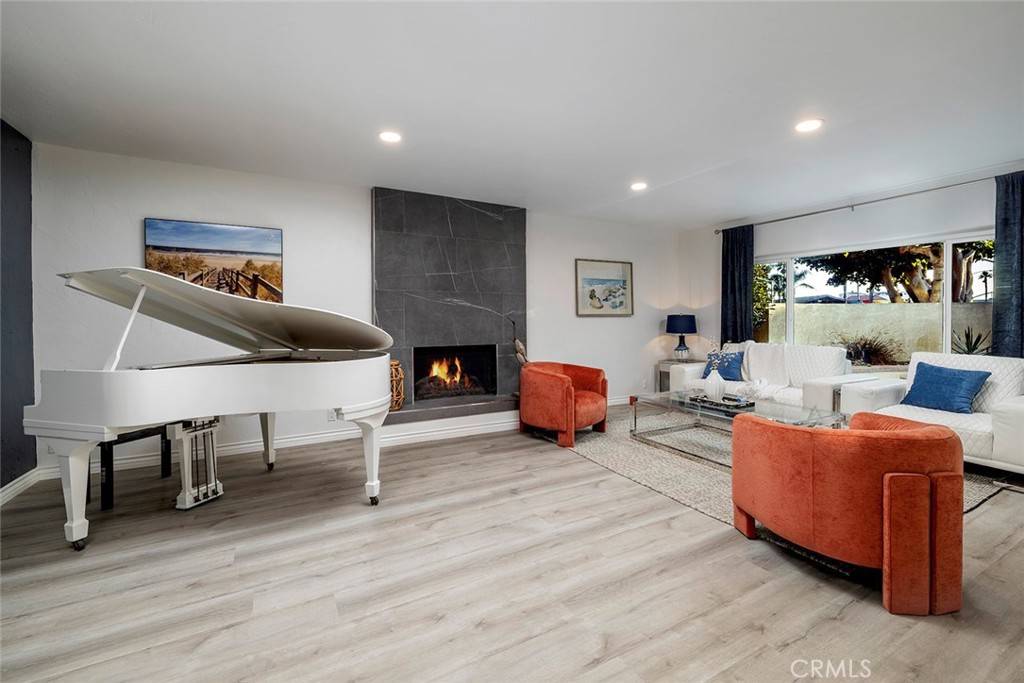 Huntington Beach, CA 92649,16592 Grimaud LN