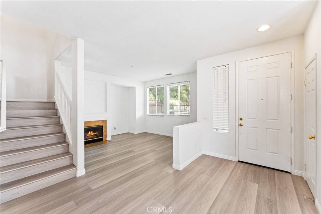 Irvine, CA 92602,7 Emory #87