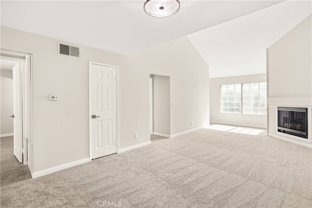 Woodland Hills, CA 91367,5530 Owensmouth AVE #325